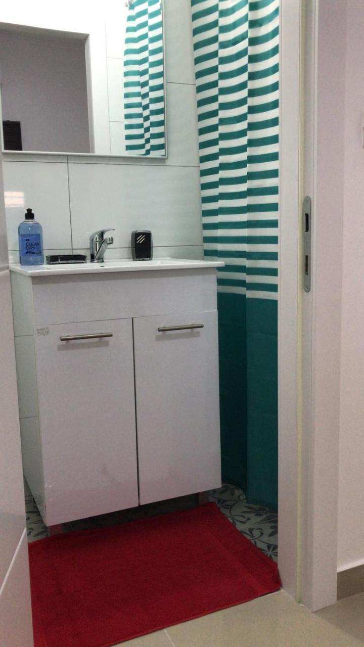 Isramax Apartment Near The Beach. Bat Yam Esterno foto