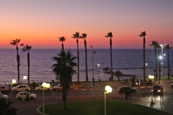 Isramax Apartment Near The Beach. Bat Yam Esterno foto