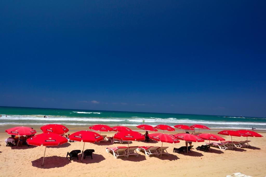 Isramax Apartment Near The Beach. Bat Yam Esterno foto