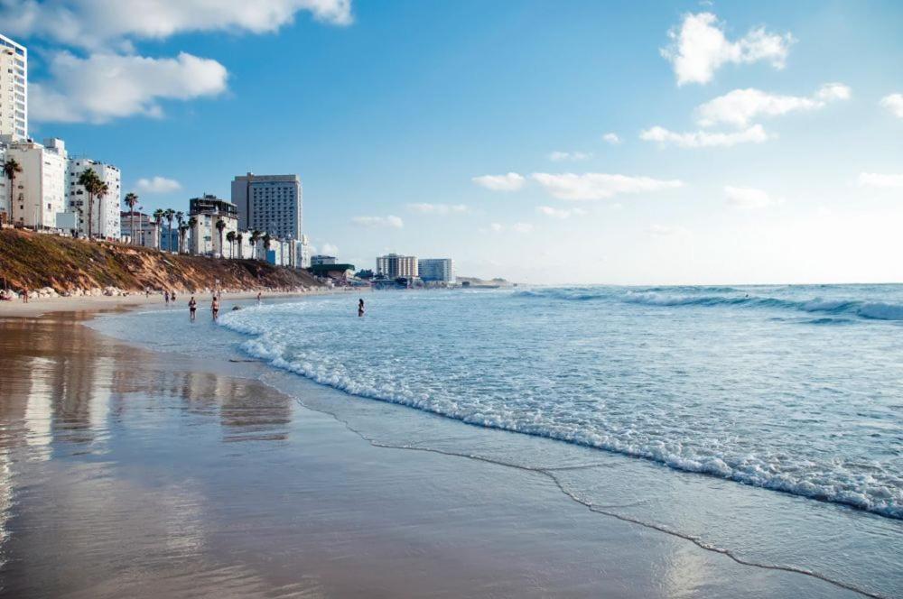 Isramax Apartment Near The Beach. Bat Yam Esterno foto